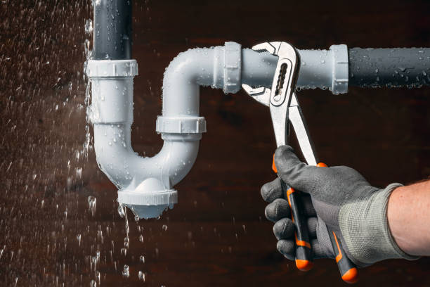 Professional Emergency Plumber technician working in De Soto, IA